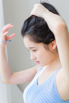 和寡妇房东在做爰HD